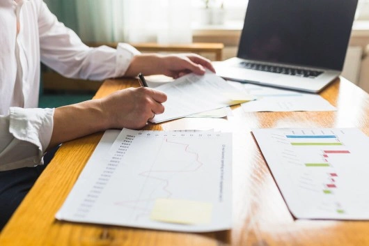 membuat laporan dengan Microsoft Access